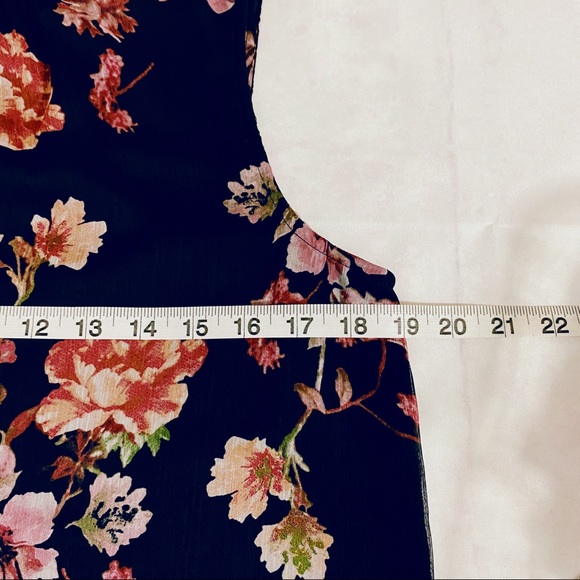 Vince Camuto Sleeveless Floral Top - Picture 4 of 6